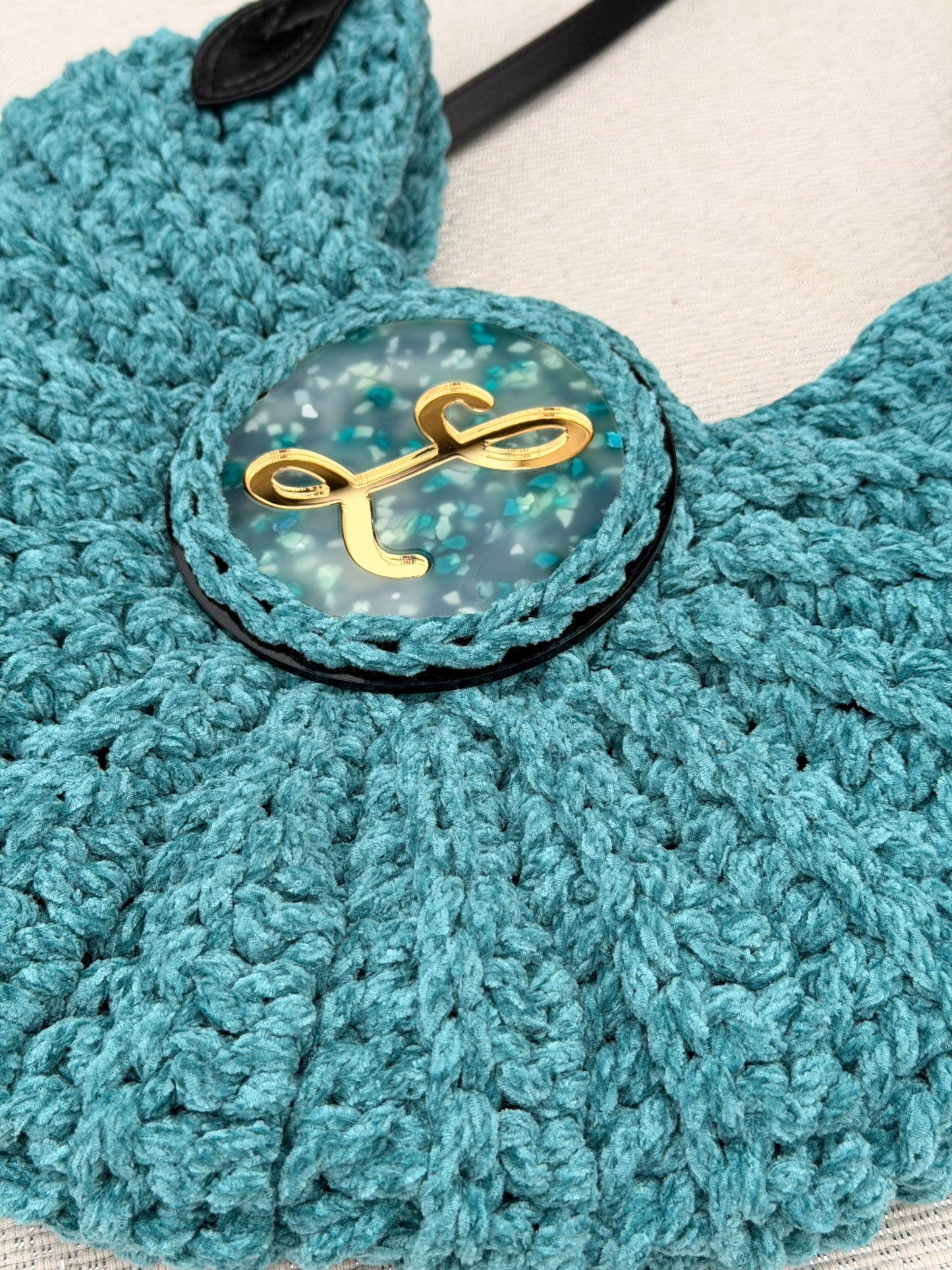 Bolso redondo con asa de Cuero negro