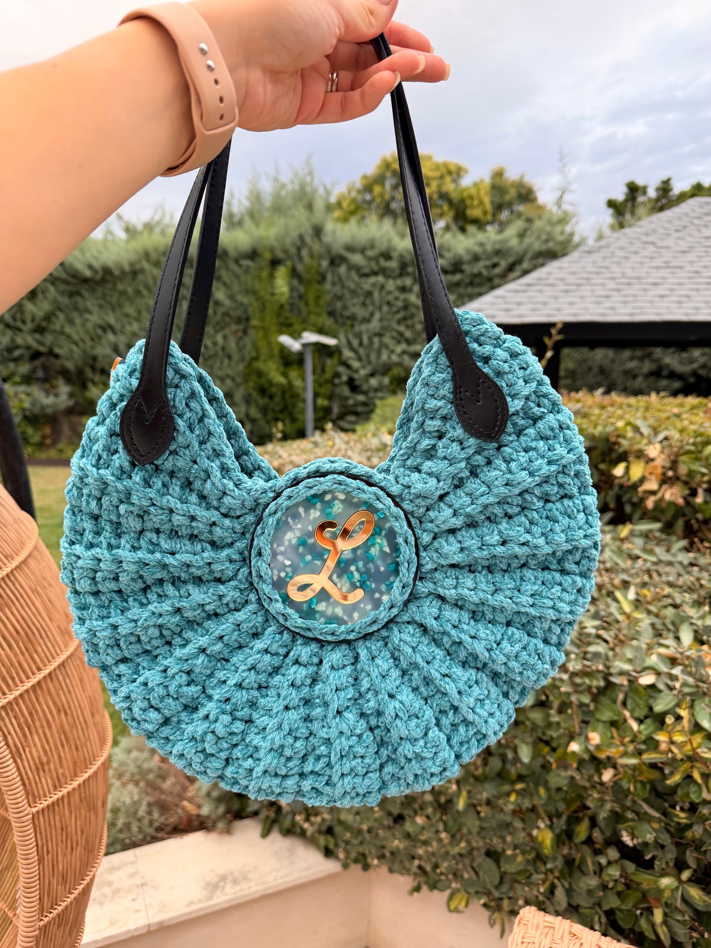 Bolso redondo con asa de Cuero negro