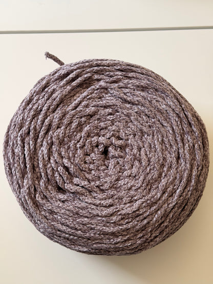 Bolso redondo con asa tejida